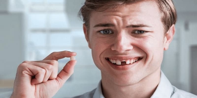 Bạn cần lưu ý với điềm báo khi mộng rụng răng hàm trên